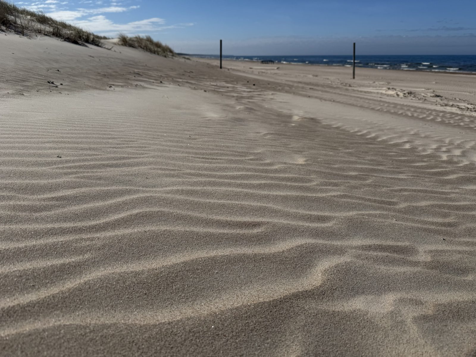 Sandy dune path toward the sea on the Friedenswanderung Litauen route
